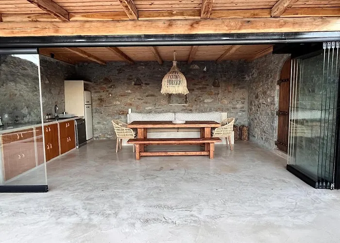 فيلة Kythnian Retreat